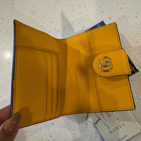 GUCCI Flora Passport Holder wallet - Picture 5 of 6